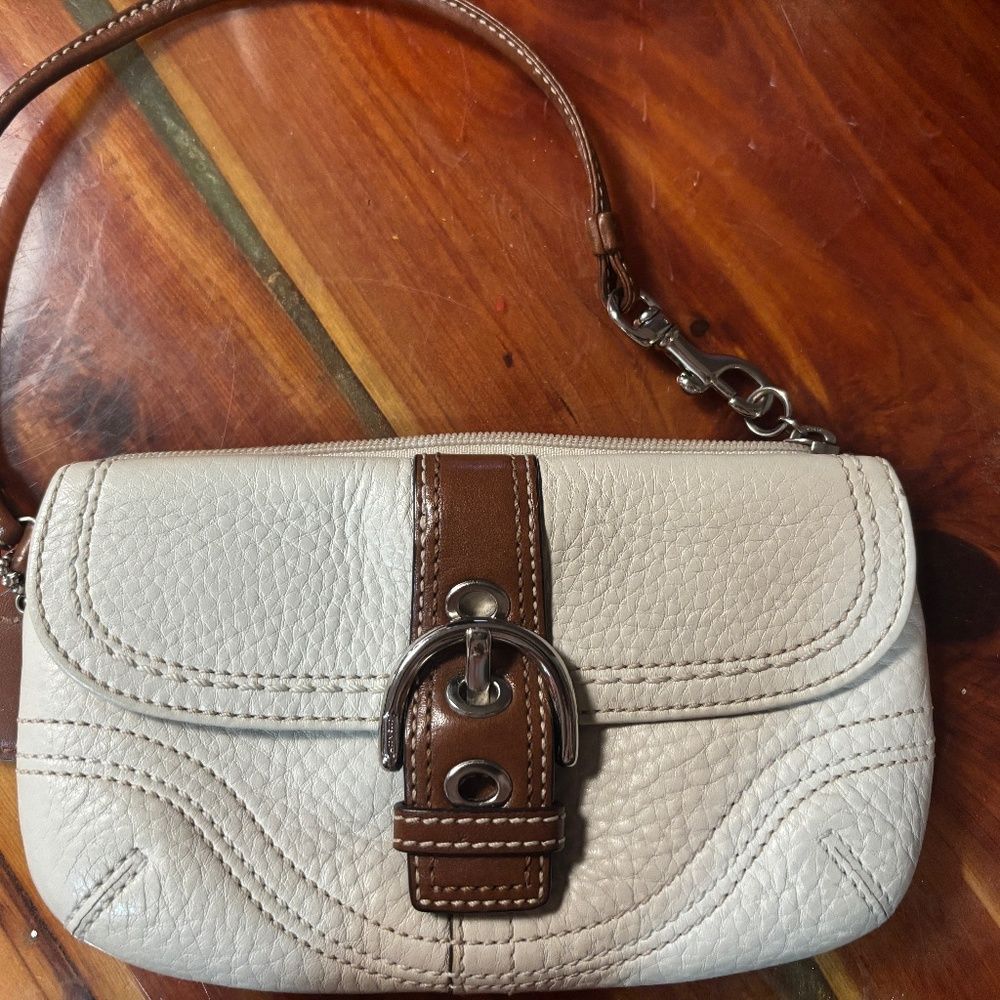 Y2k Coach White Buckle Pebble Wristlet